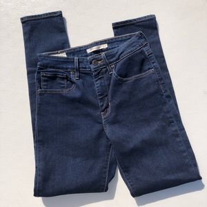 Levis 721 high rise Skinny blue Jeans size 27